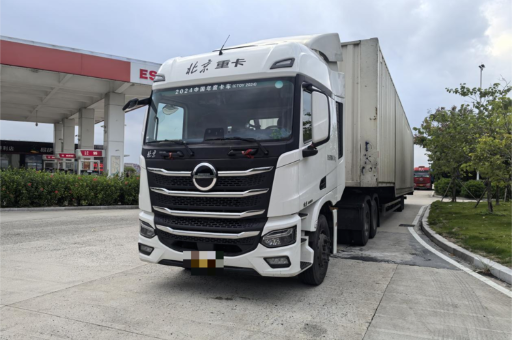 北京重卡LNG牽引車(chē)：經(jīng)濟(jì)又高效，快遞運(yùn)輸路上的優(yōu)選伙伴